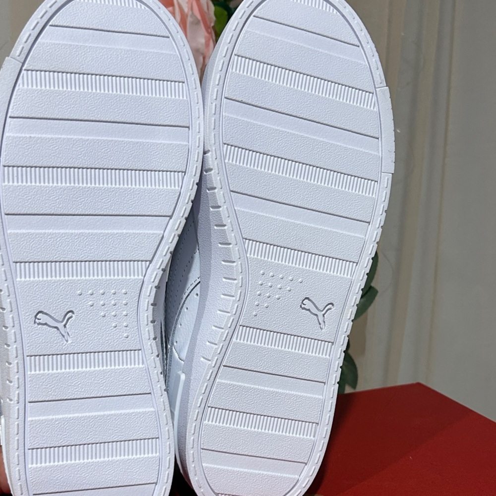 PUMA Court Classic White Sneakers | Women’s Size 6.5 | New in Box - Picture 5 of 6